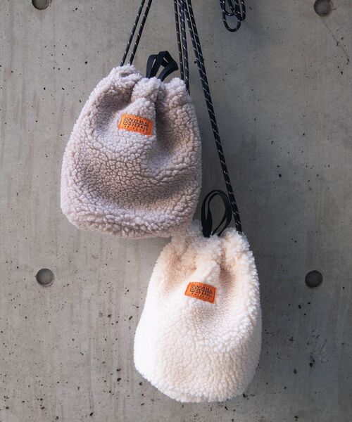 UNIVERSAL OVERALL（ユニバーサルオーバーオール）の「【SHIPS any別注】UNIVERSAL OVERALL:ボア巾着バッグ◇◇（ハンドバッグ・レディース・ベージュ/ナチュラル・ONE SIZE）」の3枚目の写真