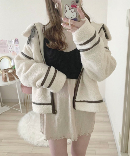 EPIMI E'PIMMY(エピミエピミー)の「B-3ボンバージャケット(ブルゾン・レディース・ダークブラウン/アイボリー/モカ・MEDIUM)」の2枚目の写真