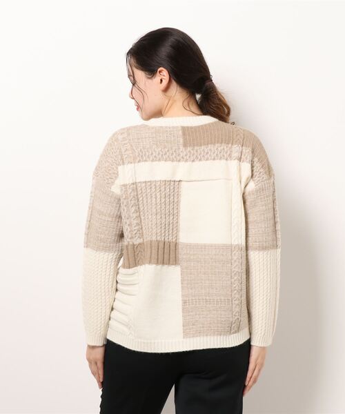 INTERPLANET（インタープラネット）の「パッチワーククルーネックプルオーバー（ニット/セーター・レディース・グレイッシュブルー/オフホワイト/アイボリー・FREE）」の5枚目の写真