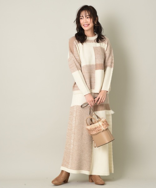 INTERPLANET（インタープラネット）の「パッチワーククルーネックプルオーバー（ニット/セーター・レディース・グレイッシュブルー/オフホワイト/アイボリー・FREE）」の7枚目の写真