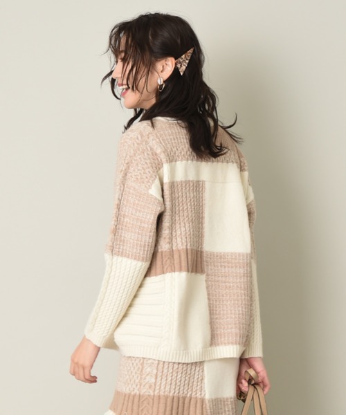 INTERPLANET（インタープラネット）の「パッチワーククルーネックプルオーバー（ニット/セーター・レディース・グレイッシュブルー/オフホワイト/アイボリー・FREE）」の11枚目の写真