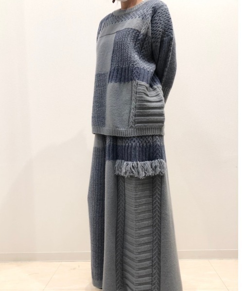 INTERPLANET（インタープラネット）の「パッチワーククルーネックプルオーバー（ニット/セーター・レディース・グレイッシュブルー/オフホワイト/アイボリー・FREE）」の12枚目の写真