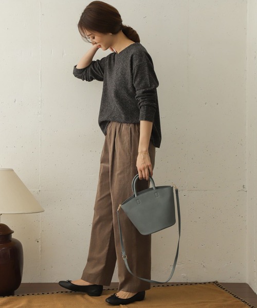 URBAN RESEARCH DOORS(アーバンリサーチドアーズ)の「Vネックリブプルオーバー∴(Tシャツ/カットソー・レディース・チャコールグレー/ベージュ/カーキ/アイボリー・ONE)」の17枚目の写真
