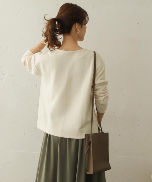 URBAN RESEARCH DOORS(アーバンリサーチドアーズ)の「Vネックリブプルオーバー∴(Tシャツ/カットソー・レディース・チャコールグレー/ベージュ/カーキ/アイボリー・ONE)」の21枚目の写真