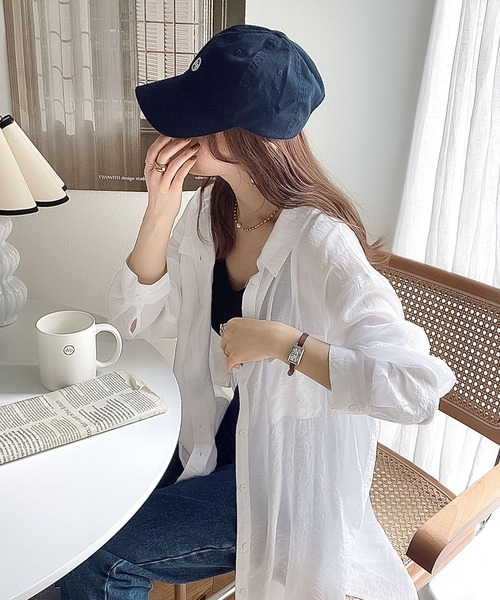 きらり、光沢感。ゆったりシアーシャツ