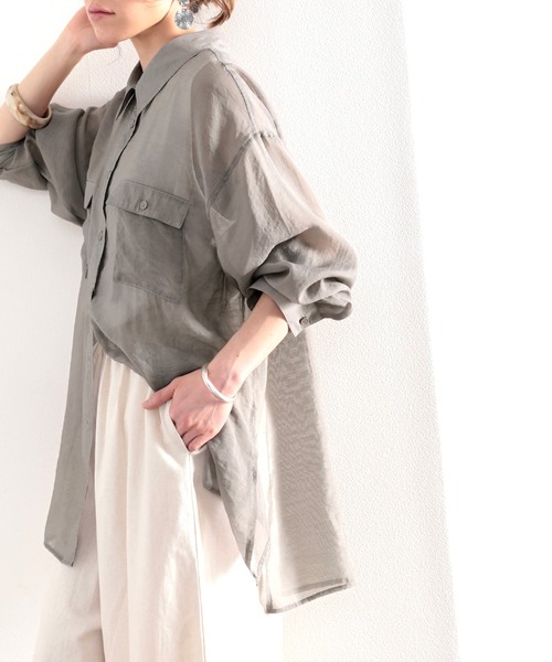 classicalelf（クラシカルエルフ）の「きらり、光沢感。ゆったりシアー素材シャツ（シャツ/ブラウス・レディース・ブラック/オフホワイト/グレー系その他/グレイッシュベージュ/グレイッシュブルー・MEDIUM/LARGE/X-LARGE/SMALL）」の17枚目の写真