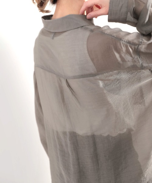 classicalelf（クラシカルエルフ）の「きらり、光沢感。ゆったりシアー素材シャツ（シャツ/ブラウス・レディース・ブラック/オフホワイト/グレー系その他/グレイッシュベージュ/グレイッシュブルー・MEDIUM/LARGE/X-LARGE/SMALL）」の18枚目の写真