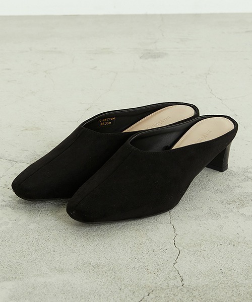 COMME CA ISM（コムサイズム）の「フェイクレザーミュール（パンプス・レディース・ブラウン/ブラック・23.5cm/24.5cm）」の2枚目の写真