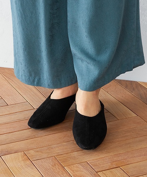 COMME CA ISM（コムサイズム）の「フェイクレザーミュール（パンプス・レディース・ブラウン/ブラック・23.5cm/24.5cm）」の8枚目の写真