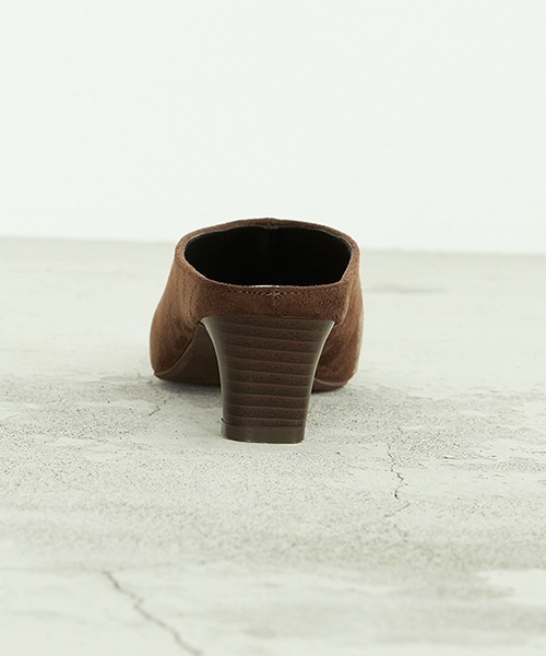 COMME CA ISM（コムサイズム）の「フェイクレザーミュール（パンプス・レディース・ブラウン/ブラック・23.5cm/24.5cm）」の3枚目の写真