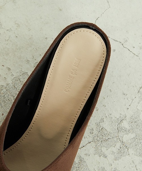 COMME CA ISM（コムサイズム）の「フェイクレザーミュール（パンプス・レディース・ブラウン/ブラック・23.5cm/24.5cm）」の12枚目の写真