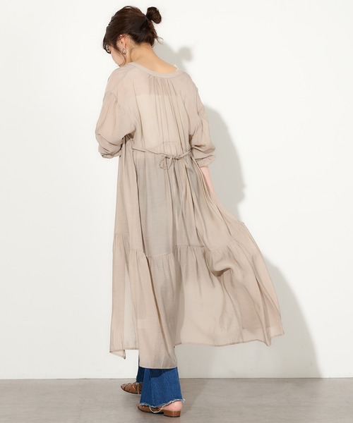 natural couture（ナチュラルクチュール）の「たっぷりギャザー2WAYティアードシャツワンピース（ワンピース・レディース・ブラック/ベージュ/オフホワイト/サックスブルー・FREE）」の3枚目の写真