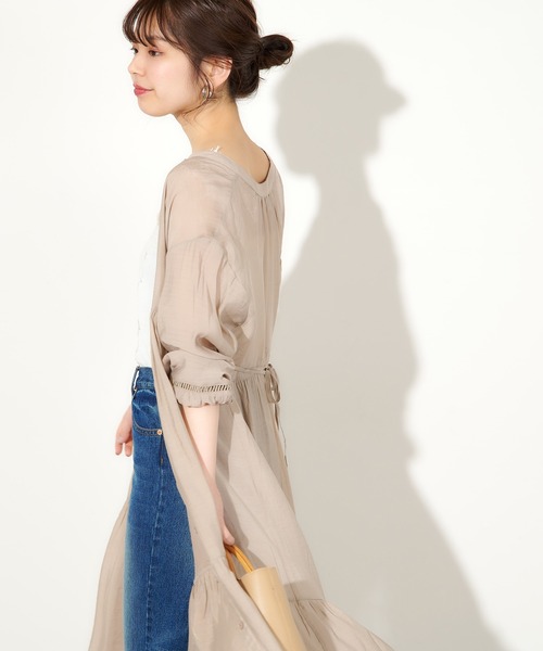 natural couture（ナチュラルクチュール）の「たっぷりギャザー2WAYティアードシャツワンピース（ワンピース・レディース・ブラック/ベージュ/オフホワイト/サックスブルー・FREE）」の14枚目の写真