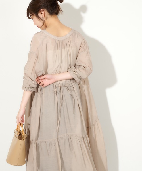 natural couture（ナチュラルクチュール）の「たっぷりギャザー2WAYティアードシャツワンピース（ワンピース・レディース・ブラック/ベージュ/オフホワイト/サックスブルー・FREE）」の18枚目の写真