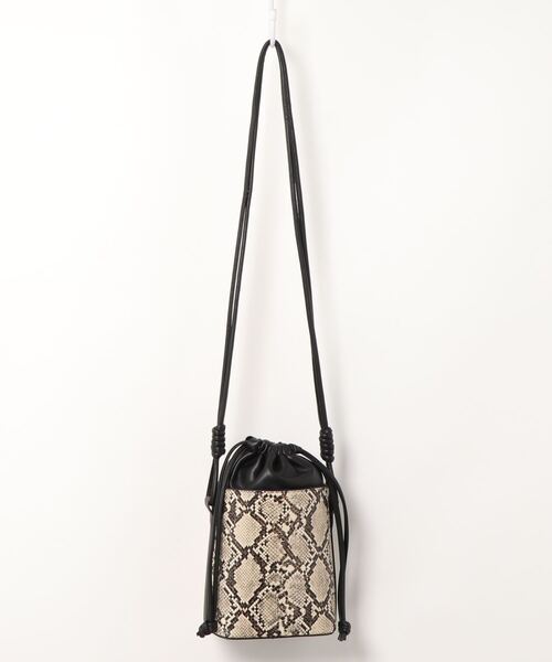 ROVERETO（ロベレート）の「【 ROVERETO 】バケツバッグ FEGRVT22（ショルダーバッグ・レディース・グレイッシュベージュ/その他/ブラック・FREE）」の7枚目の写真