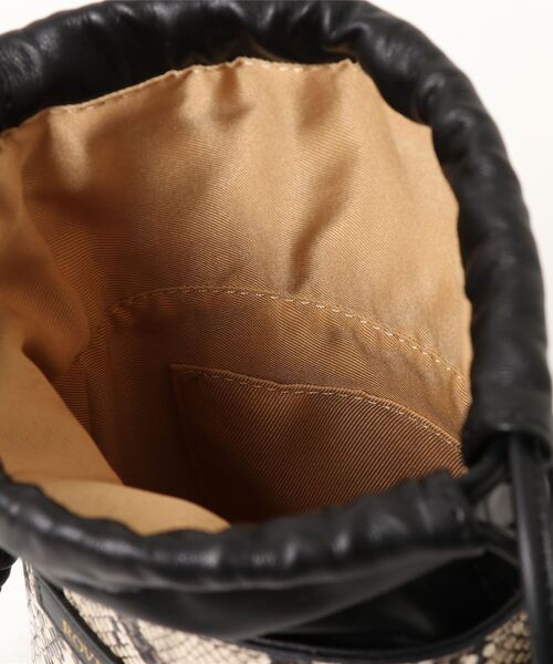 ROVERETO（ロベレート）の「【 ROVERETO 】バケツバッグ FEGRVT22（ショルダーバッグ・レディース・グレイッシュベージュ/その他/ブラック・FREE）」の6枚目の写真
