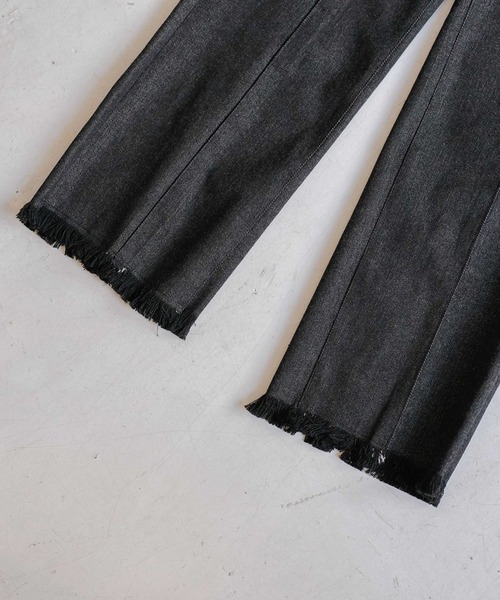 Kastane(カスタネ)の「【Thank Mat'l.】リサイクルヤーンフリンジデニム(デニムパンツ・レディース・ブラック/インディゴブルー・1/2)」の4枚目の写真