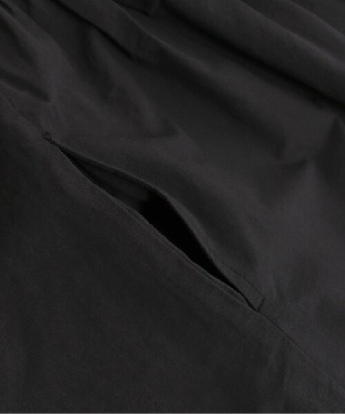 Otonato（オトナト）の「前後2WAY'バイカラーエプロンワンピース_ママ【親子でおそろいリンクコーデ】（ワンピース・レディース・ベージュ/チャコール・MEDIUM）」の4枚目の写真