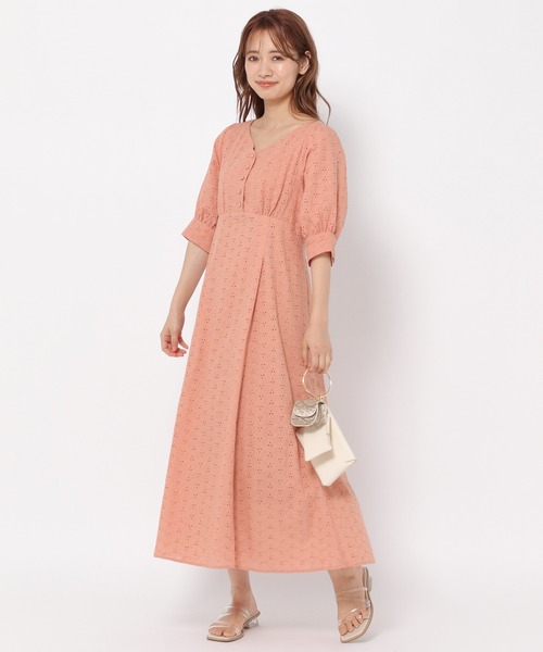 mysty woman（ミスティウーマン）の「シシュウエンパイアワンピース 944720（ワンピース・レディース・ホワイト/ライム/ライトオレンジ系・FREE）」の7枚目の写真