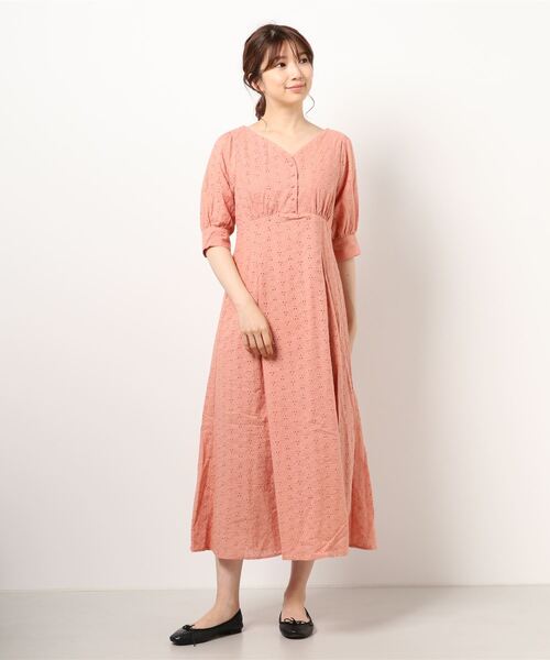 mysty woman（ミスティウーマン）の「シシュウエンパイアワンピース 944720（ワンピース・レディース・ホワイト/ライム/ライトオレンジ系・FREE）」の9枚目の写真