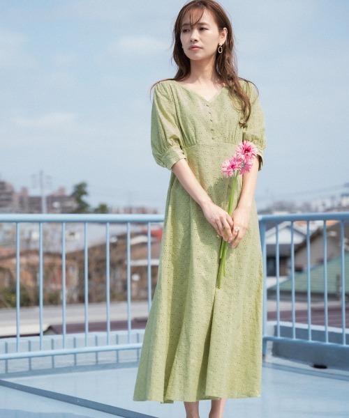 mysty woman（ミスティウーマン）の「シシュウエンパイアワンピース 944720（ワンピース・レディース・ホワイト/ライム/ライトオレンジ系・FREE）」の12枚目の写真