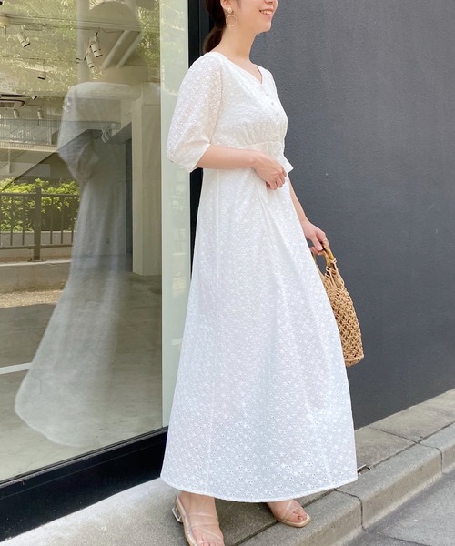 mysty woman（ミスティウーマン）の「シシュウエンパイアワンピース 944720（ワンピース・レディース・ホワイト/ライム/ライトオレンジ系・FREE）」の15枚目の写真