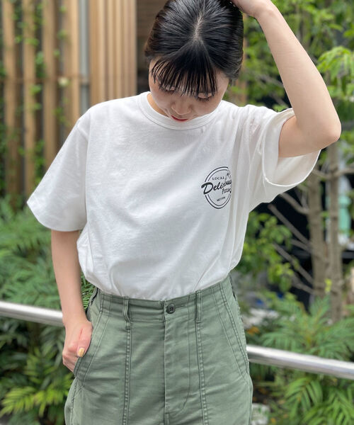 GLOSTER（グロスター）の「バックプリント/前面プリント/ワンポイントロゴ　イラストデザイン　クルーネック半袖Tシャツ（Tシャツ/カットソー・メンズ・ベージュ/オフホワイト/サックスブルー・M/L/XL）」の4枚目の写真