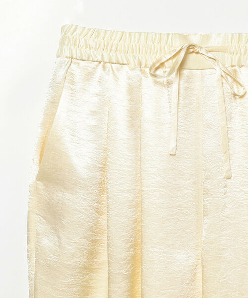 BEAMS LIGHTS（ビームスライツ）の「BEAMS LIGHTS / サテン ドロスト パンツ（その他パンツ・レディース・グレー/オフホワイト・ONE SIZE）」の7枚目の写真