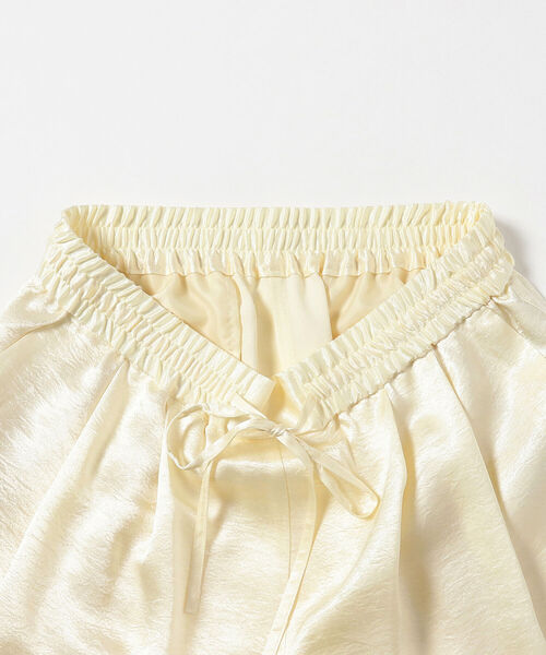 BEAMS LIGHTS（ビームスライツ）の「BEAMS LIGHTS / サテン ドロスト パンツ（その他パンツ・レディース・グレー/オフホワイト・ONE SIZE）」の12枚目の写真