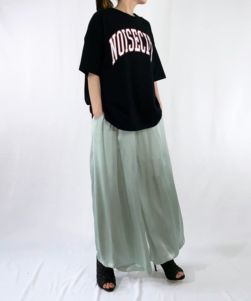 NOISE MAKER(ノイズメーカー)の「カレッジロゴオーバーサイズTシャツ|クルーネック半袖(Tシャツ/カットソー・レディース・サックスブルー/ホワイト/ブラック・34/36/38)」の5枚目の写真