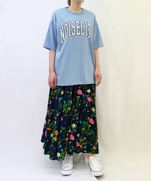 NOISE MAKER(ノイズメーカー)の「カレッジロゴオーバーサイズTシャツ|クルーネック半袖(Tシャツ/カットソー・レディース・サックスブルー/ホワイト/ブラック・34/36/38)」の17枚目の写真