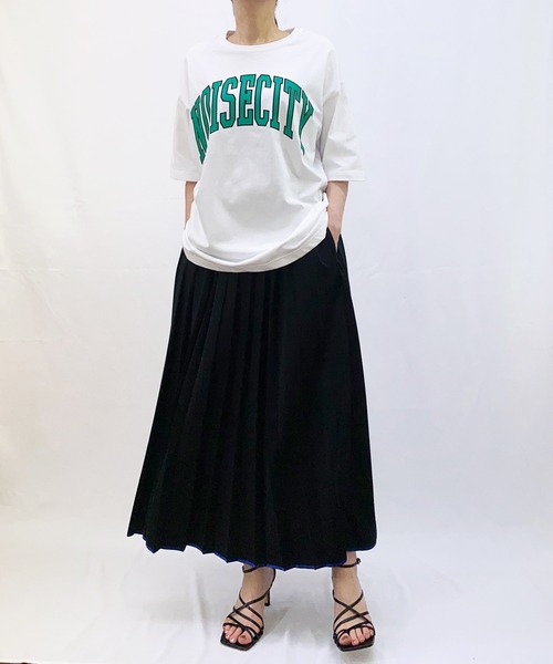 NOISE MAKER(ノイズメーカー)の「カレッジロゴオーバーサイズTシャツ|クルーネック半袖(Tシャツ/カットソー・レディース・サックスブルー/ホワイト/ブラック・34/36/38)」の14枚目の写真