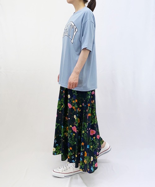 NOISE MAKER(ノイズメーカー)の「カレッジロゴオーバーサイズTシャツ|クルーネック半袖(Tシャツ/カットソー・レディース・サックスブルー/ホワイト/ブラック・34/36/38)」の15枚目の写真