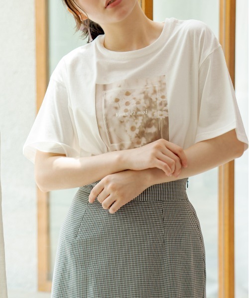 OLIVE des OLIVE（オリーブデオリーブ）の「emo-photoプリントTシャツ（Tシャツ/カットソー・レディース・オフホワイト/ピンク/アイボリー・FREE）」の2枚目の写真