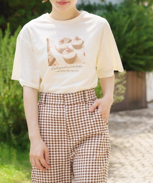 OLIVE des OLIVE（オリーブデオリーブ）の「emo-photoプリントTシャツ（Tシャツ/カットソー・レディース・オフホワイト/ピンク/アイボリー・FREE）」の17枚目の写真