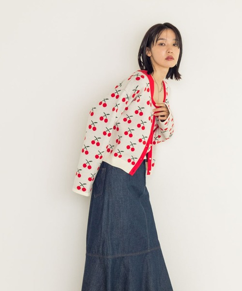 w closet（ダブルクローゼット）の「12Gチェリー柄カーディガン（カーディガン/ボレロ・レディース・ホワイト/ブラック・FREE）」の5枚目の写真