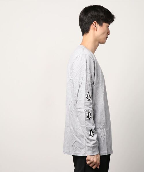 VOLCOM（ボルコム）の「VOLCOM/ボルコム スリーブプリント ロンT A3632100（Tシャツ/カットソー・メンズ・ホワイト/ブラック/グレー・S/M/L/XL）」の4枚目の写真