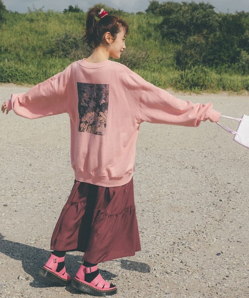 haco!（ハコ）の「【高橋愛さんコラボ】ユニセックスで着られる バックフォトプリントのPBPオーガニックコットンスウェット by LOVE&PEACE PROJECT（スウェット・レディース・ピンク・LARGE/MEDIUM）」の8枚目の写真