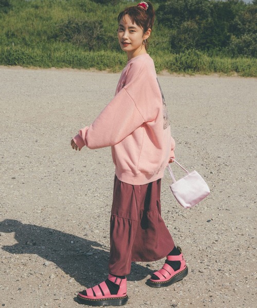 haco!（ハコ）の「【高橋愛さんコラボ】ユニセックスで着られる バックフォトプリントのPBPオーガニックコットンスウェット by LOVE&PEACE PROJECT（スウェット・レディース・ピンク・LARGE/MEDIUM）」の5枚目の写真