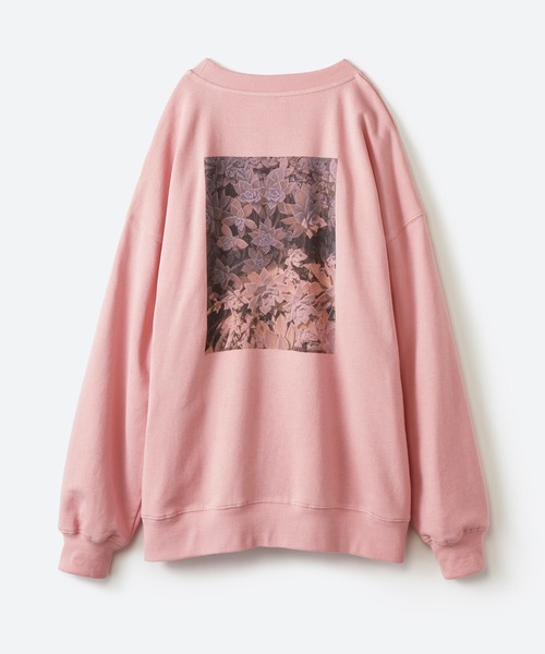 haco!（ハコ）の「【高橋愛さんコラボ】ユニセックスで着られる バックフォトプリントのPBPオーガニックコットンスウェット by LOVE&PEACE PROJECT（スウェット・レディース・ピンク・LARGE/MEDIUM）」の4枚目の写真