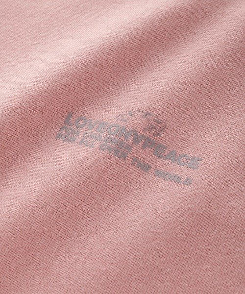 haco!（ハコ）の「【高橋愛さんコラボ】ユニセックスで着られる バックフォトプリントのPBPオーガニックコットンスウェット by LOVE&PEACE PROJECT（スウェット・レディース・ピンク・LARGE/MEDIUM）」の7枚目の写真