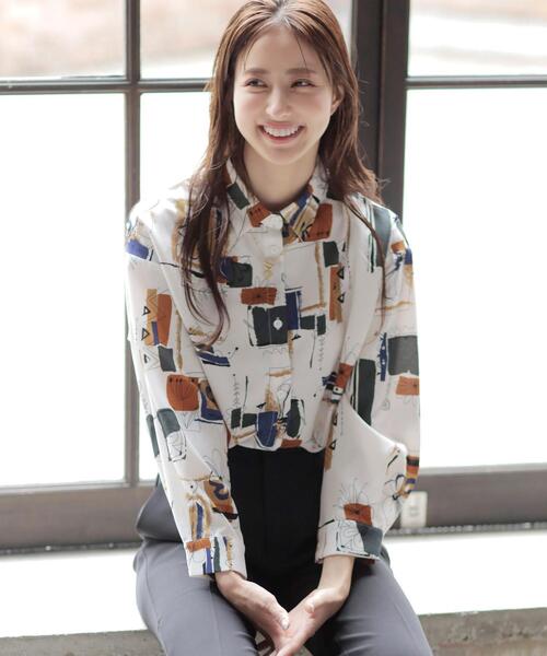 INGNI（イング）の「アート柄／シャツ（シャツ/ブラウス・レディース・ブラック/オフホワイト・M）」の2枚目の写真