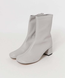 MILLIWM OBLIQUE CENTERSEAM BOOTS