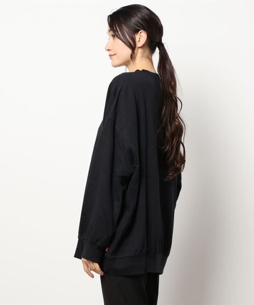 Levi's（リーバイス）の「【Levi's】グラフィックスウェット（スウェット・レディース・ブラック・M/S/L）」の2枚目の写真