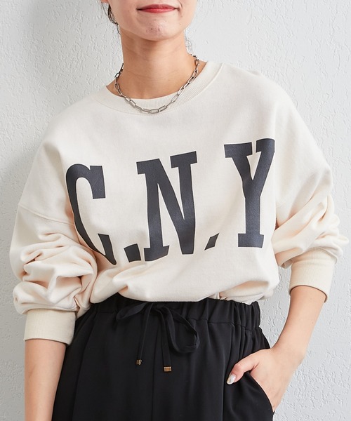 CIAOPANIC TYPY(チャオパニックティピー)の「BIGカレッジロゴサイドスリットスウェット(スウェット・レディース・チャコールグレー/ライトグレー/オフホワイト/サックスブルー・ONE SIZE)」の2枚目の写真