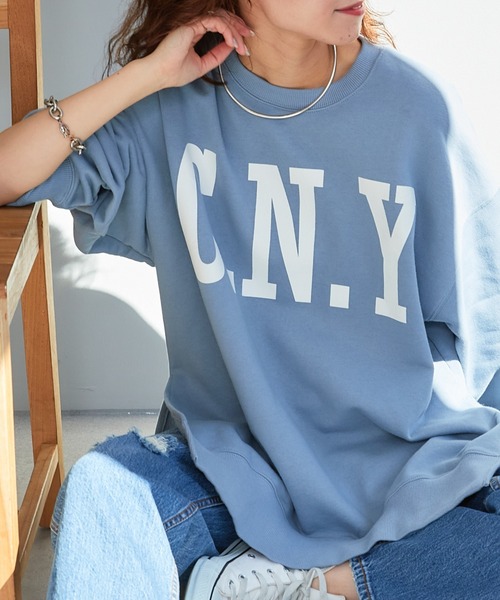 CIAOPANIC TYPY(チャオパニックティピー)の「BIGカレッジロゴサイドスリットスウェット(スウェット・レディース・チャコールグレー/ライトグレー/オフホワイト/サックスブルー・ONE SIZE)」の4枚目の写真