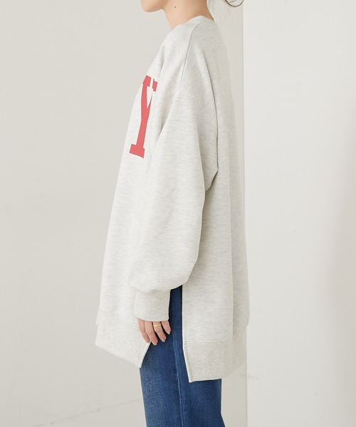 CIAOPANIC TYPY(チャオパニックティピー)の「BIGカレッジロゴサイドスリットスウェット(スウェット・レディース・チャコールグレー/ライトグレー/オフホワイト/サックスブルー・ONE SIZE)」の12枚目の写真