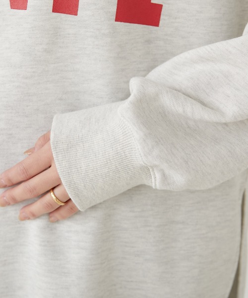 CIAOPANIC TYPY(チャオパニックティピー)の「BIGカレッジロゴサイドスリットスウェット(スウェット・レディース・チャコールグレー/ライトグレー/オフホワイト/サックスブルー・ONE SIZE)」の16枚目の写真