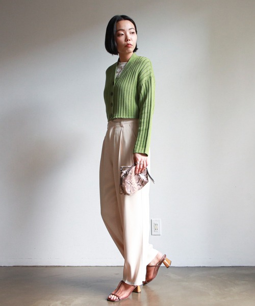 feepur（フェピュール）の「ワイドリブショート丈カーディガン（カーディガン/ボレロ・レディース・オフホワイト/ブラック/ベージュ/オリーブ/オレンジ・MEDIUM）」の20枚目の写真