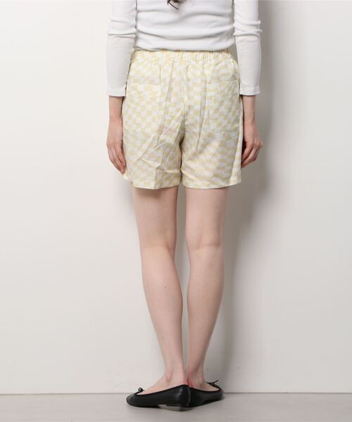 KIRSH(キルシー)の「KIRSH TONE ON TONE CHERRY CHECK PATTERN PANTS KH/チェリーパターンショートパンツ(その他パンツ・レディース・ブラック/イエロー/グリーン・SMALL/MEDIUM)」の15枚目の写真